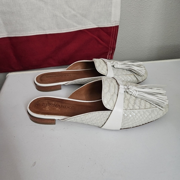 Bernardo white tassel Embossed leather loafers slides flats crocodile reptile - Picture 5 of 7